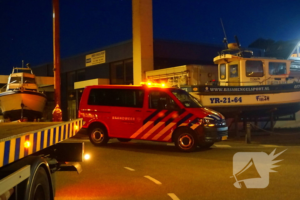 Personenauto raakt te water