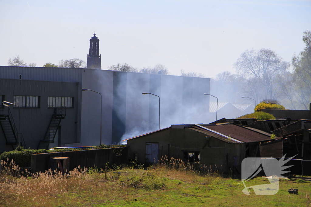 Flinke rookontwikkeling bij brand in bakwagen