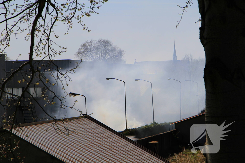 Flinke rookontwikkeling bij brand in bakwagen
