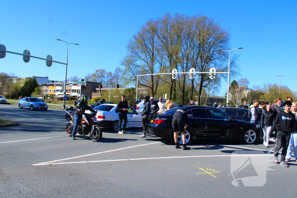 Bloemen gelegd tijdens herdenkingstocht voor overleden Jonathan (28)