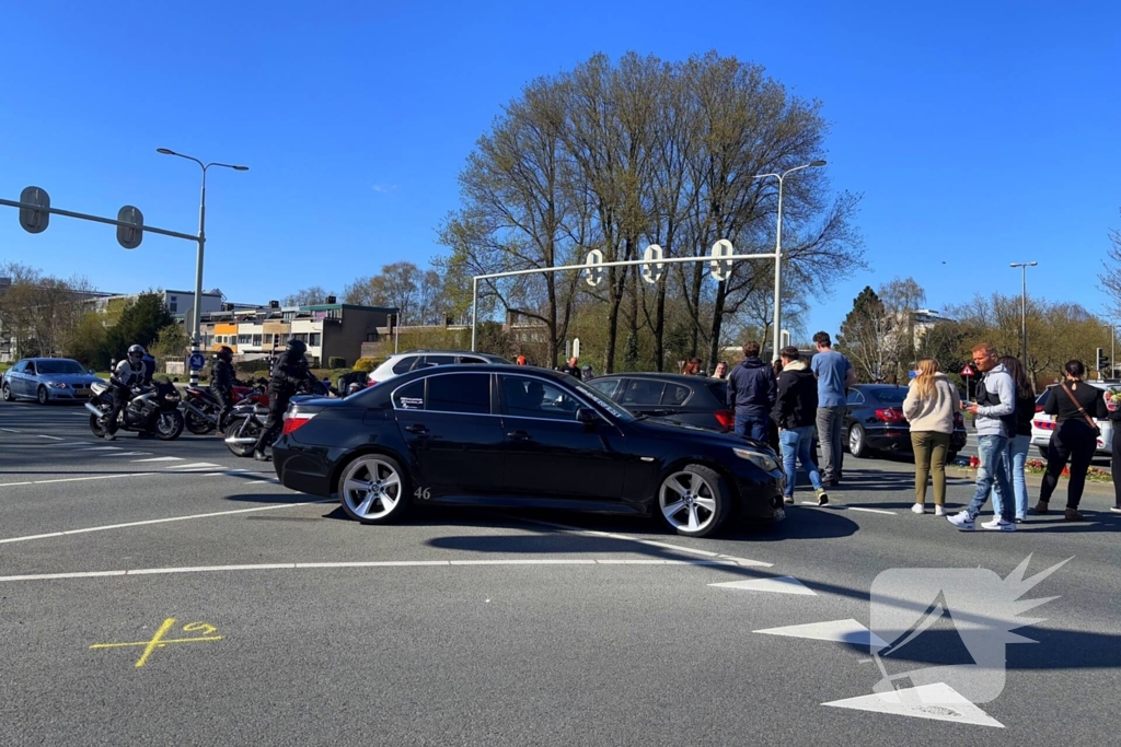 Bloemen gelegd tijdens herdenkingstocht voor overleden Jonathan (28)