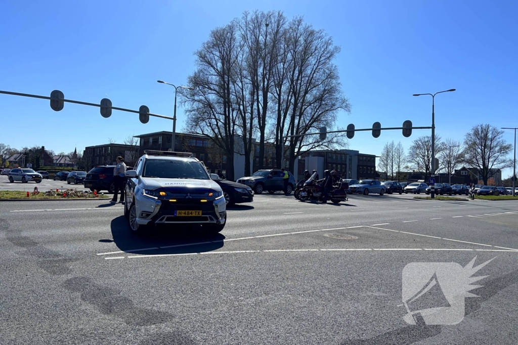 Bloemen gelegd tijdens herdenkingstocht voor overleden Jonathan (28)