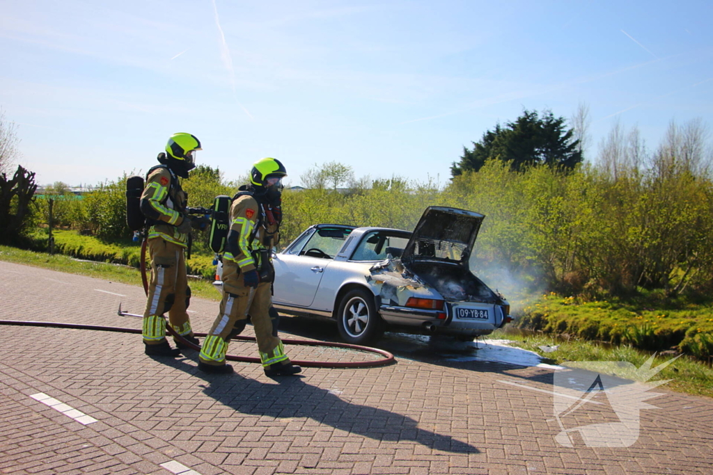 Oldtimer beschadigd door brand