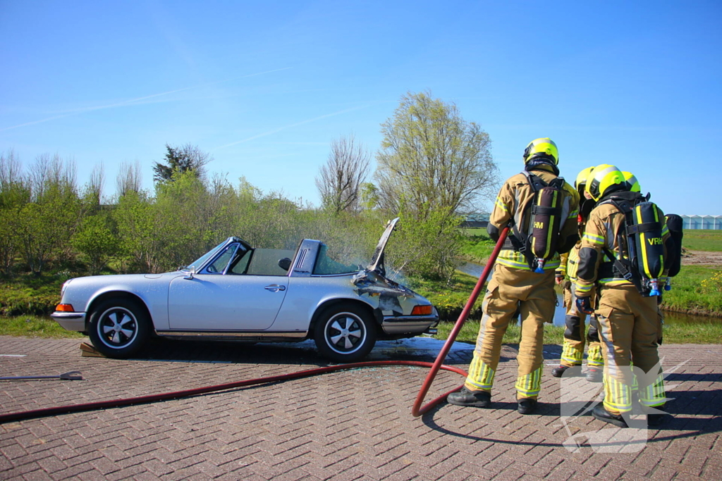 Oldtimer beschadigd door brand
