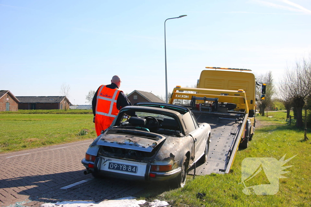 Oldtimer beschadigd door brand