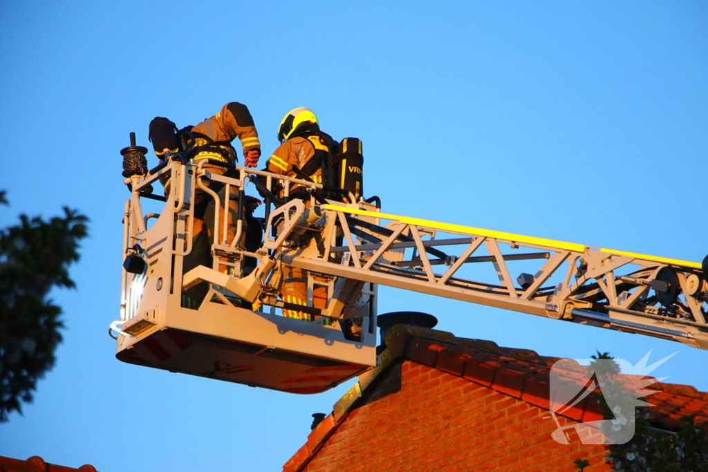 Brandweer dooft schoorsteenbrand