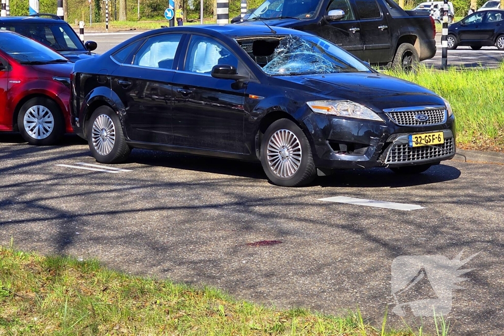Fietser gewond bij aanrijding met auto, traumateam opgeroepen