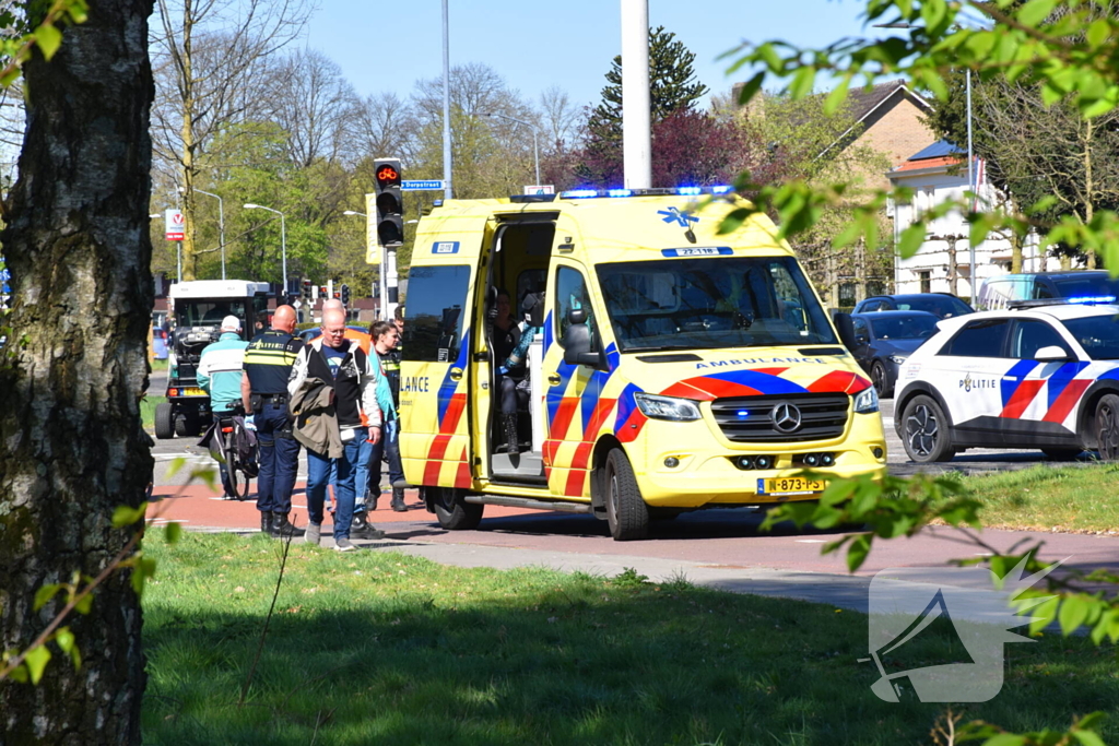 Scooterrijder en fietser botsen