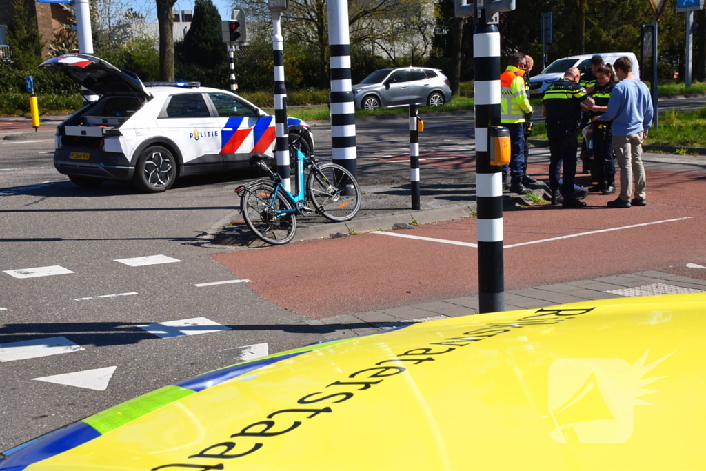 Scooterrijder en fietser botsen