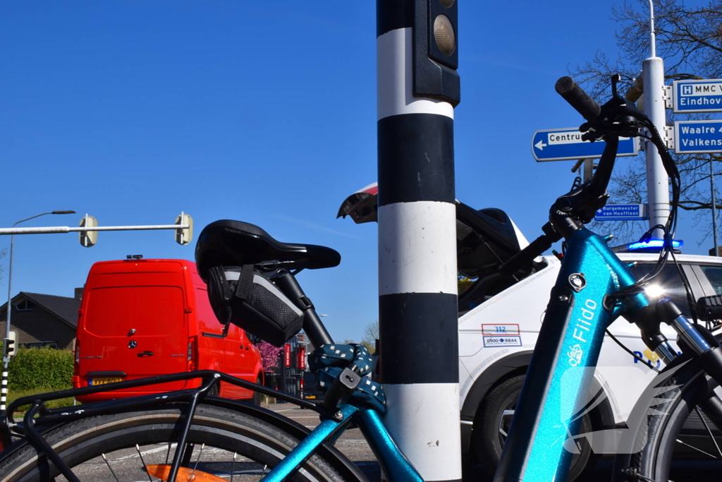 Scooterrijder en fietser botsen