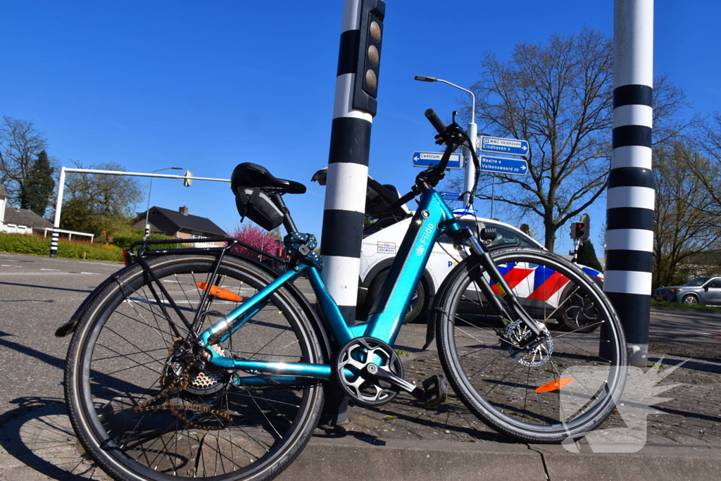 Scooterrijder en fietser botsen