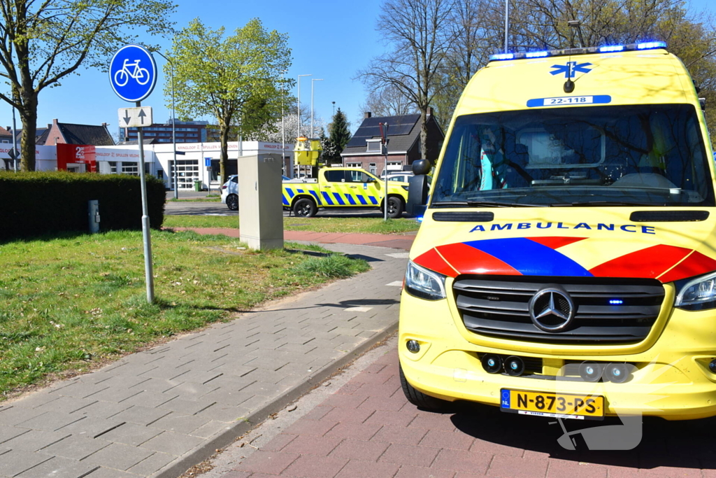 Scooterrijder en fietser botsen