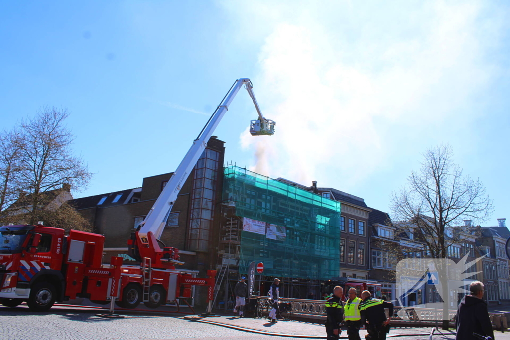 Veel rookontwikkeling door woningbrand