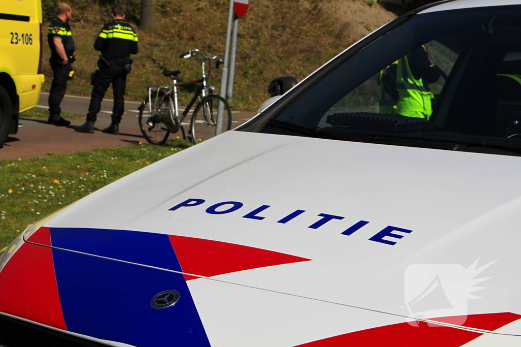 Fietser komt ten val na aanrijding