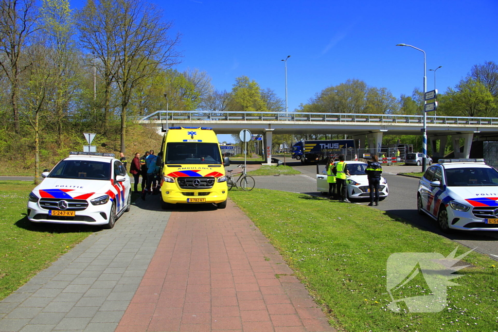 Fietser komt ten val na aanrijding