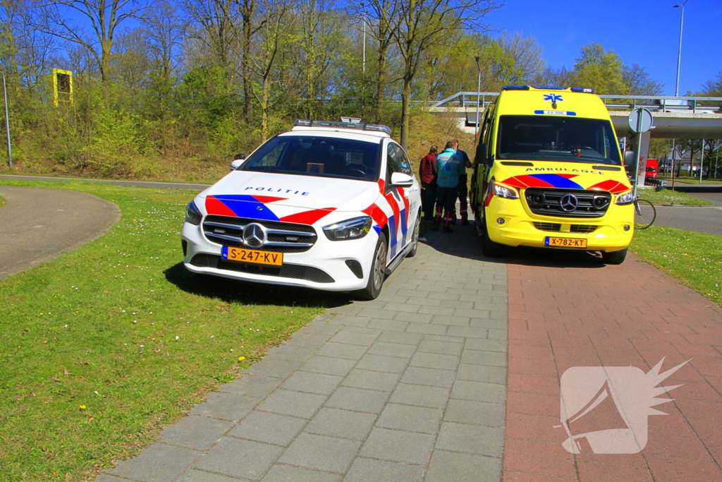 Fietser komt ten val na aanrijding