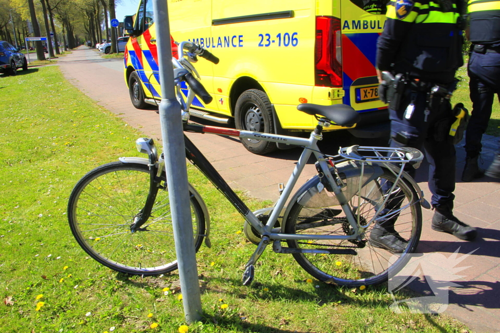 Fietser komt ten val na aanrijding