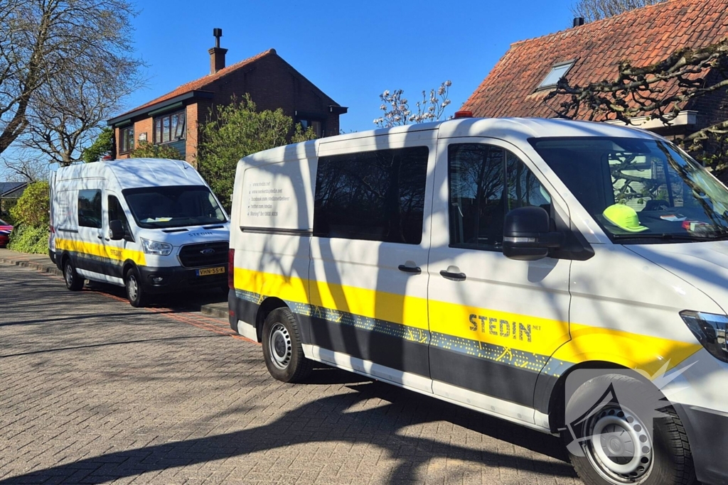 Brandweer schaalt op bij geraakte gasleiding