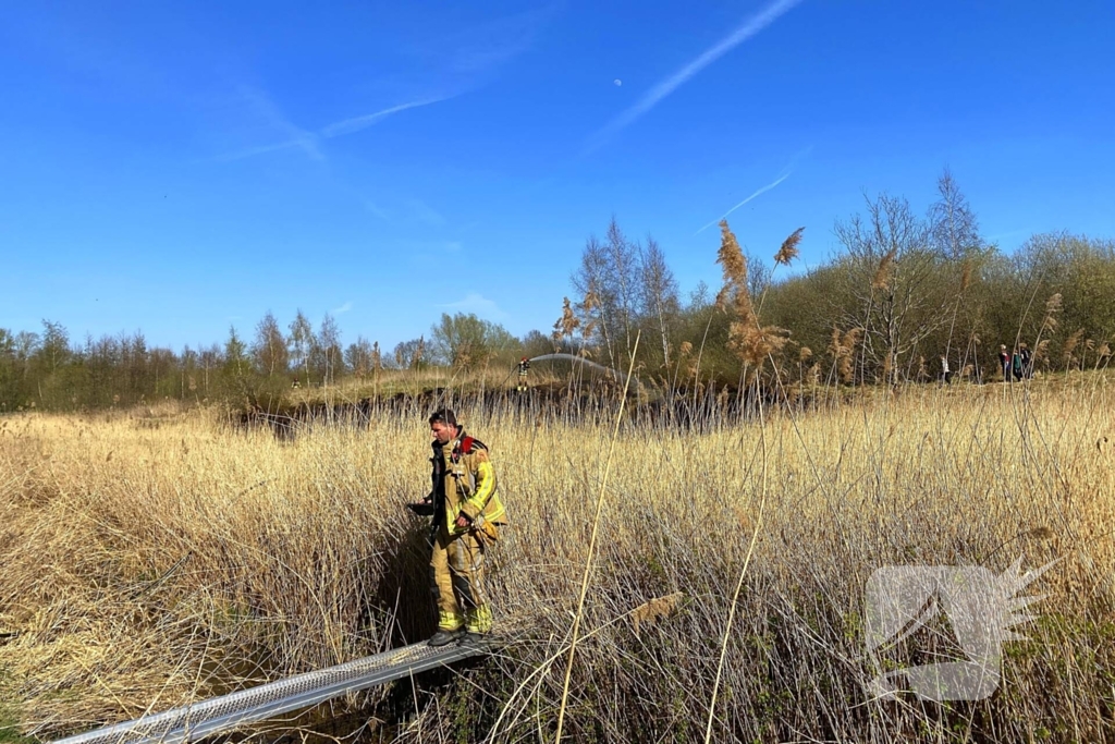 Veel rookontwikkeling bij brand in rietkraag