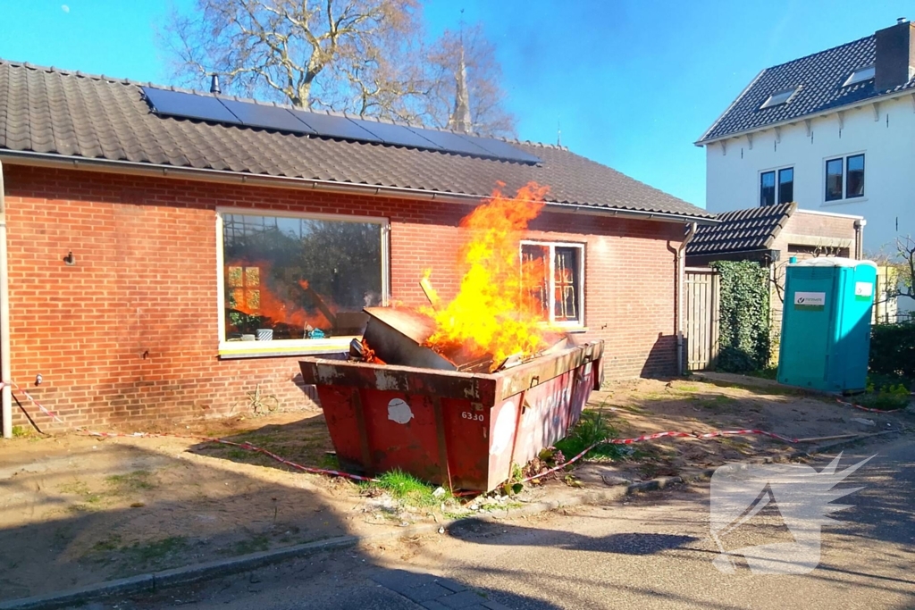 Bouwcontainer geblust door brandweer