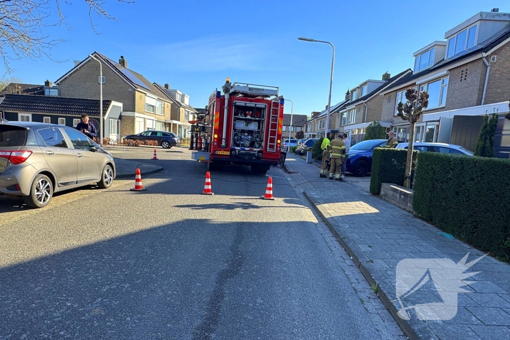 Brandweer ventileert woning na brand