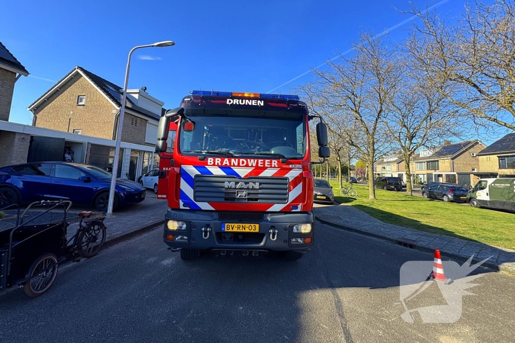 Brandweer ventileert woning na brand