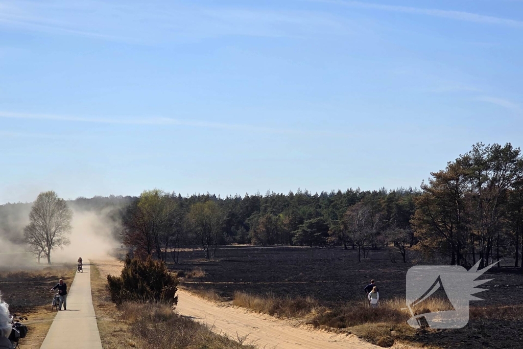 Rook waargenomen op heide brandweer blust brand
