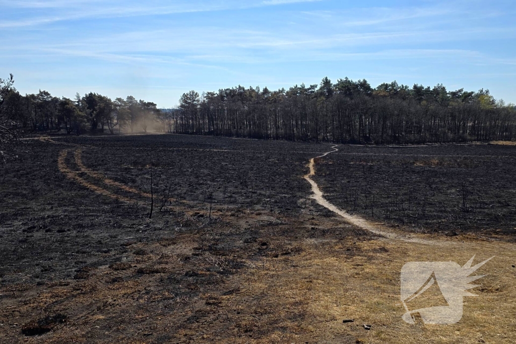 Rook waargenomen op heide brandweer blust brand