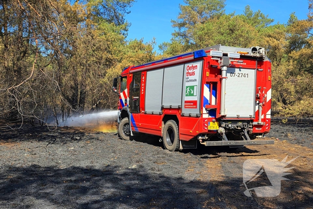 Rook waargenomen op heide brandweer blust brand
