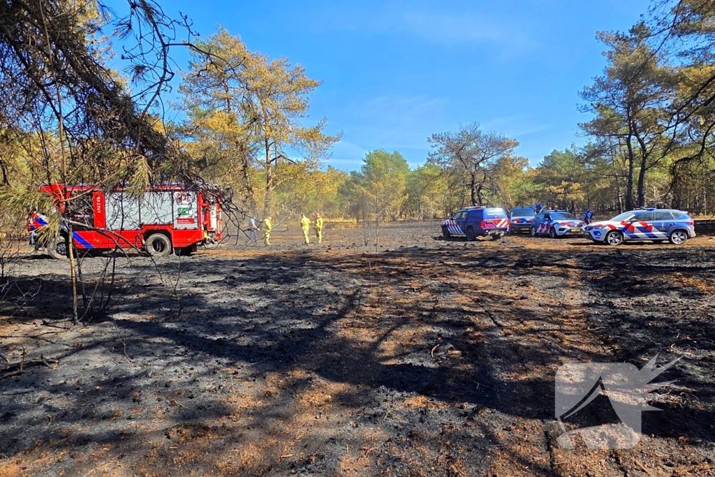 Rook waargenomen op heide brandweer blust brand