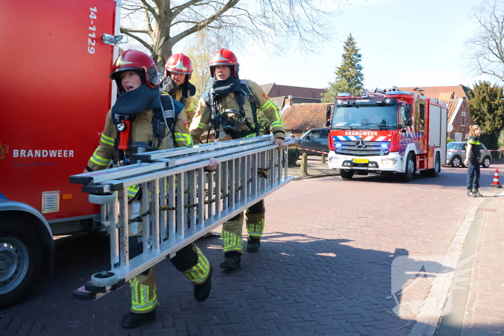 Brand op dak snel onder controle