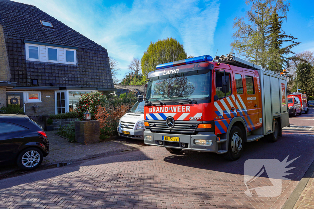 Brand op dak snel onder controle