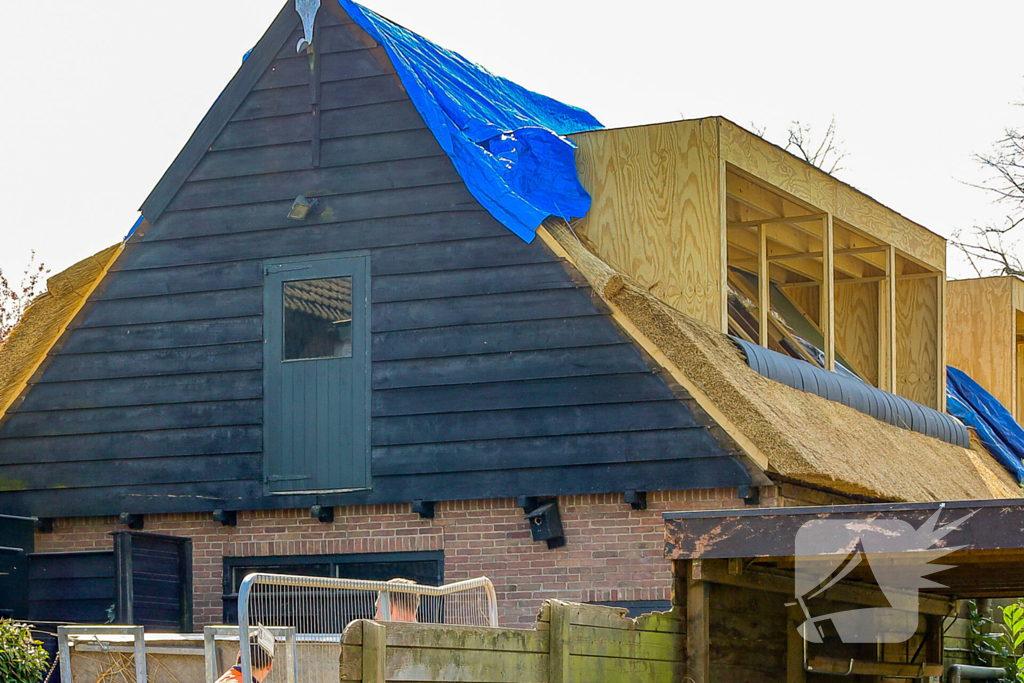 Brand op dak snel onder controle