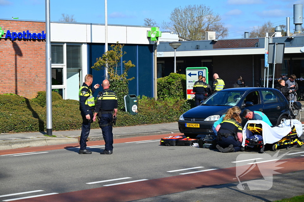 Voetganger aangereden op zebrapad door automobilist