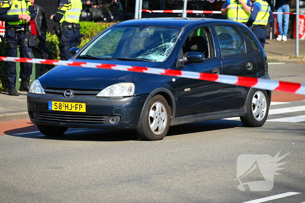 Voetganger aangereden op zebrapad door automobilist