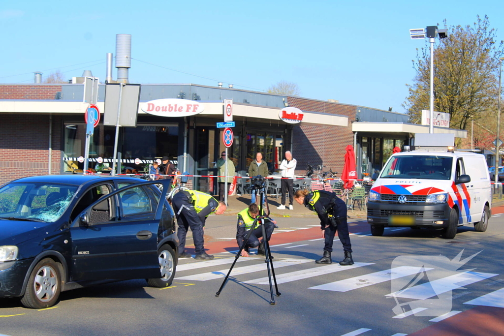 Voetganger aangereden op zebrapad door automobilist