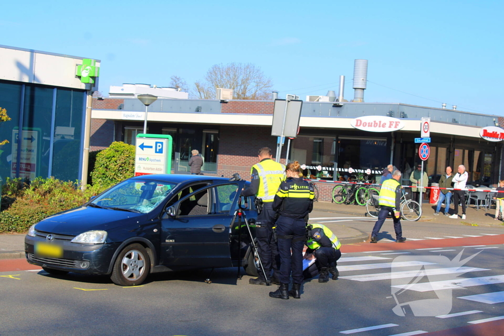 Voetganger aangereden op zebrapad door automobilist
