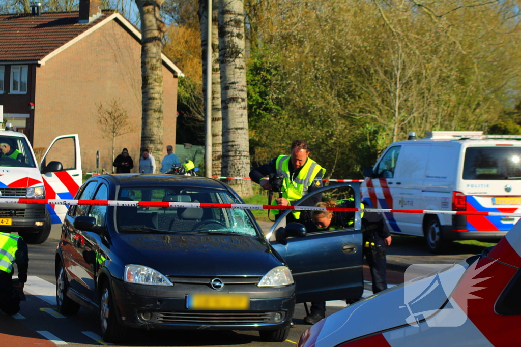 Voetganger aangereden op zebrapad door automobilist