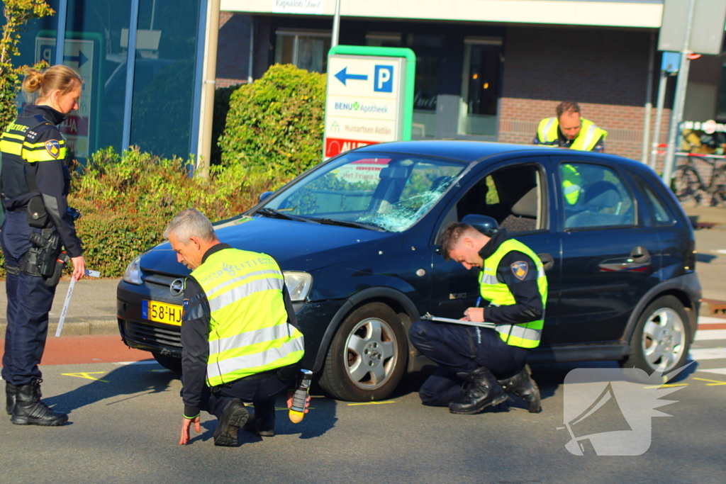 Voetganger aangereden op zebrapad door automobilist