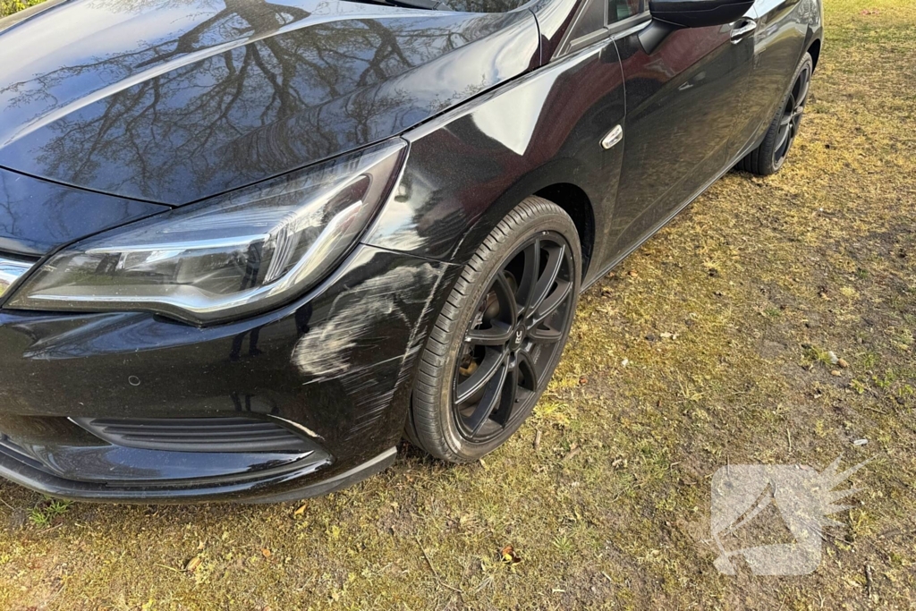 Vrachtwagen botst met auto doordat verkeerslichten niet werken