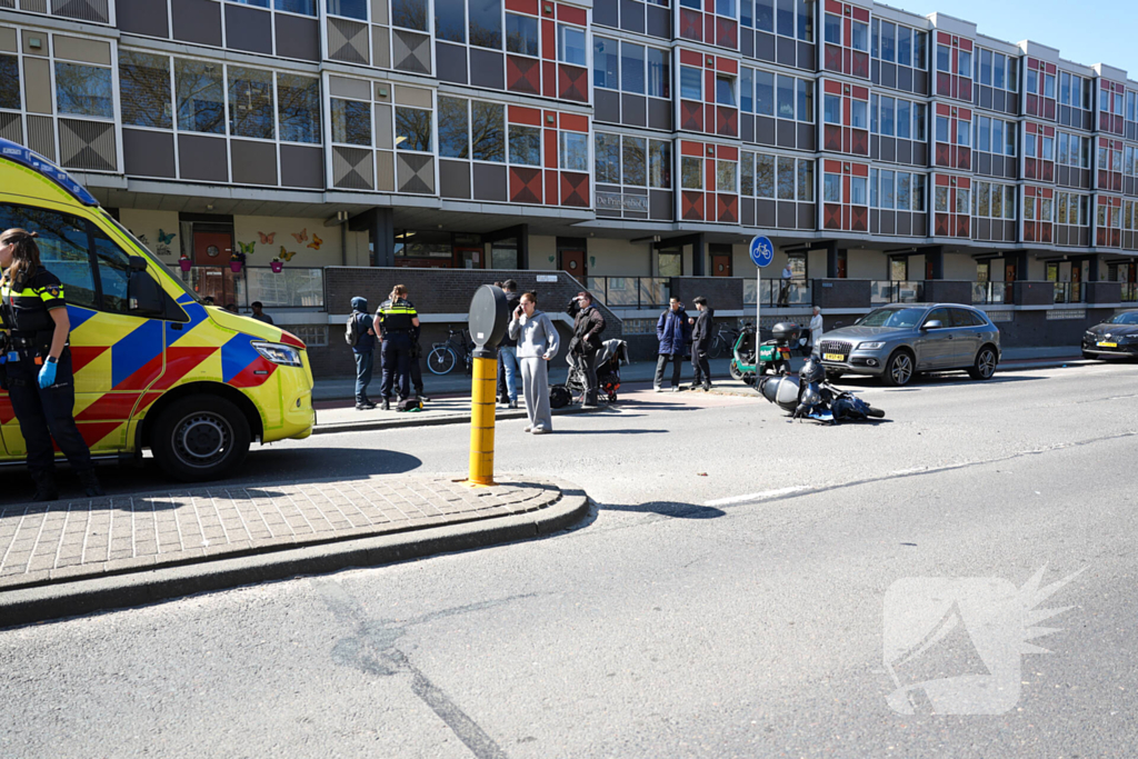 Dame op scooter gewond bij aanrijding met andere scooterrijder