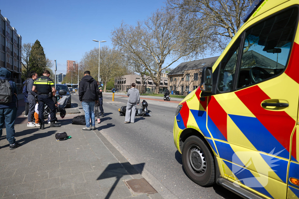Dame op scooter gewond bij aanrijding met andere scooterrijder
