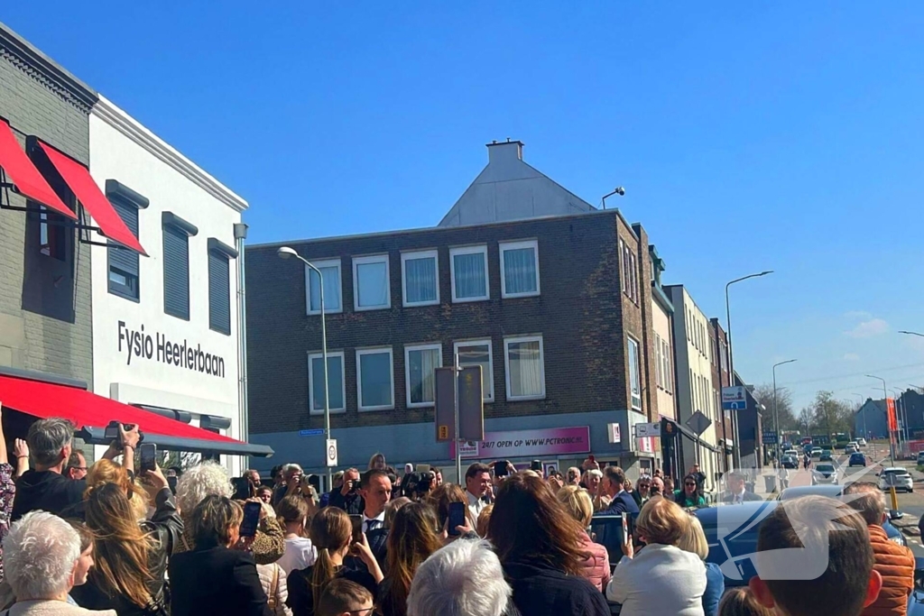 Koningin bezoekt stadsdeel Heerlerbaan voor gesprekken met inwoners en ondernemers