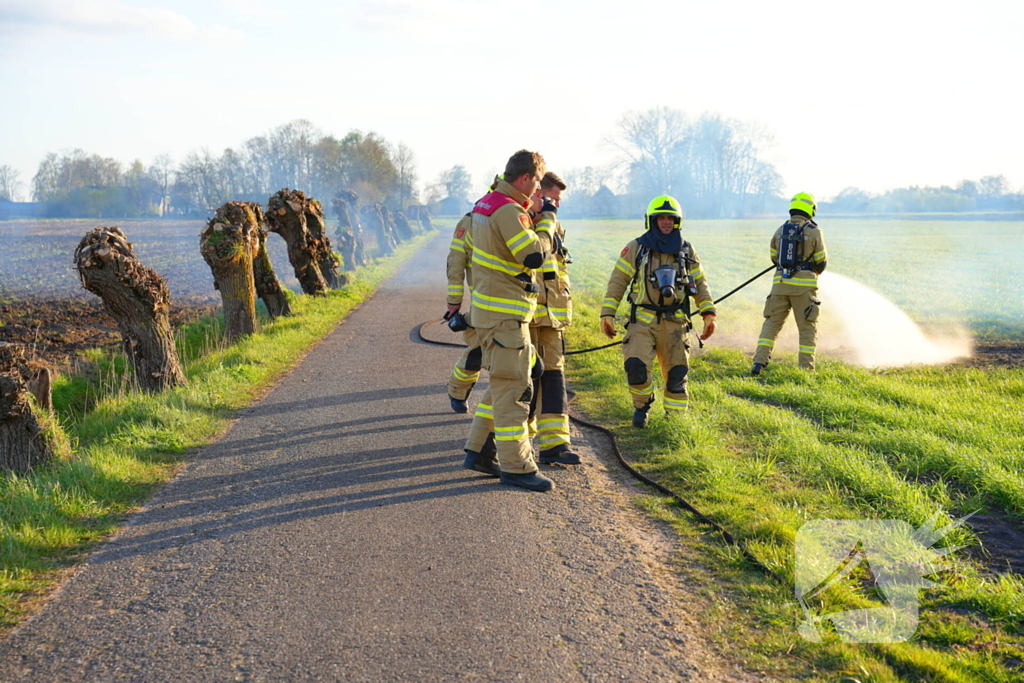 Snoeihout in vlammen, boom snel geblust