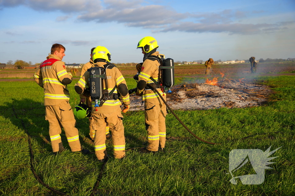 Snoeihout in vlammen, boom snel geblust