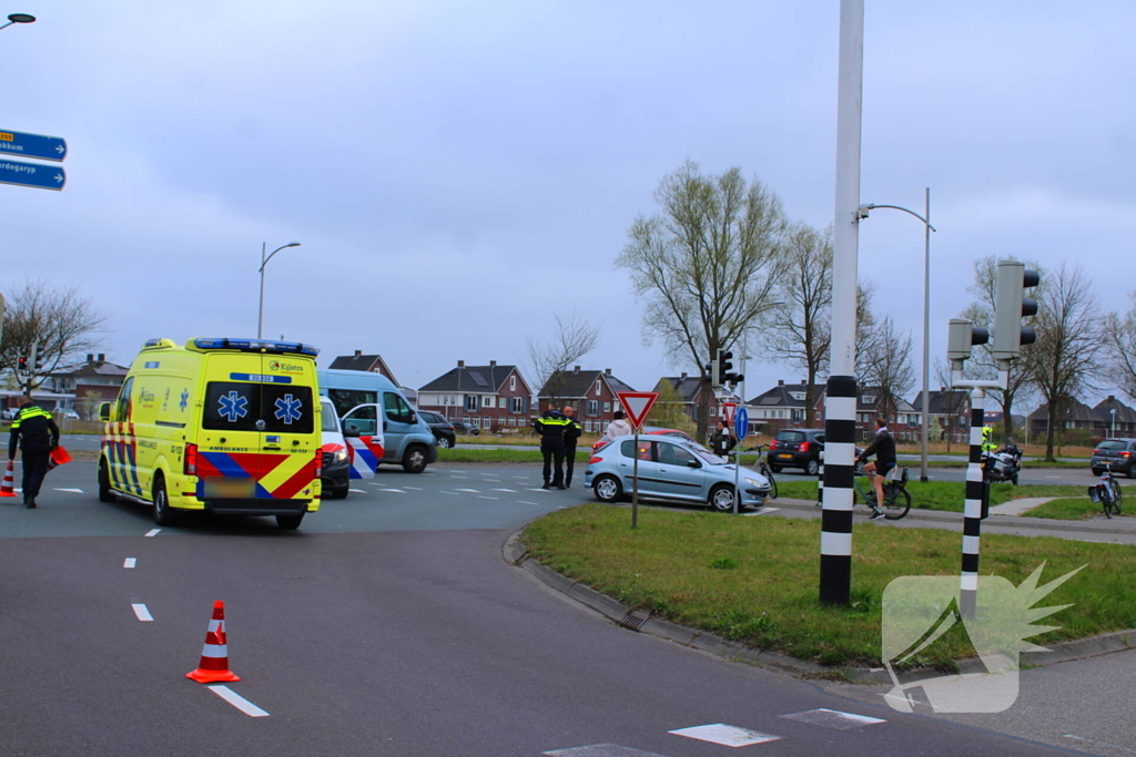 Fietser en automobilist met elkaar in botsing