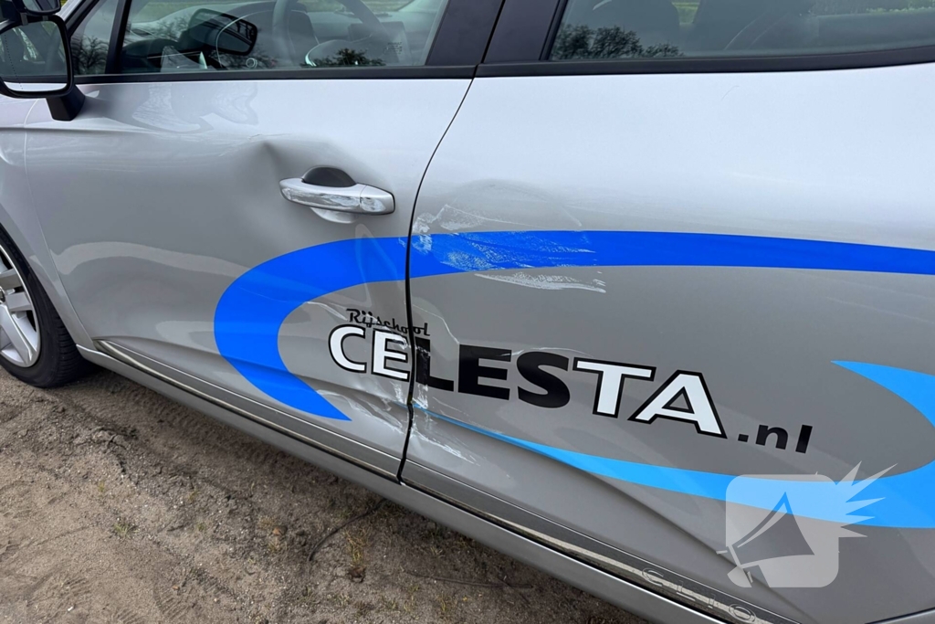 Lesauto en vrachtwagen in botsing