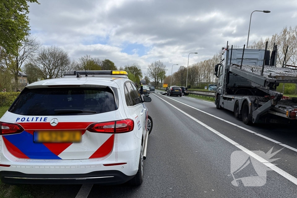 Twee gewonden bij aanrijding tussen twee voertuigen