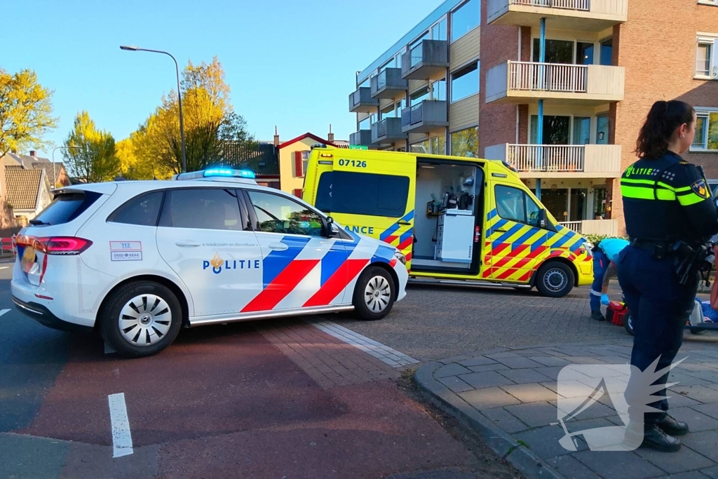 Automobilist ziet scootmobiel over het hoofd