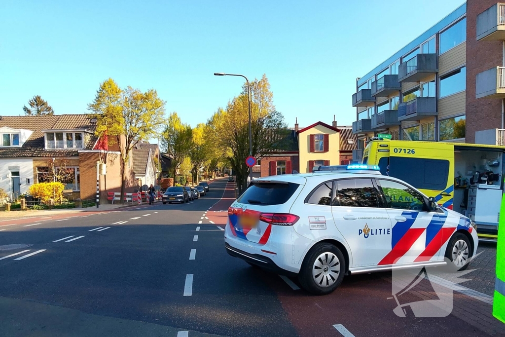 Automobilist ziet scootmobiel over het hoofd